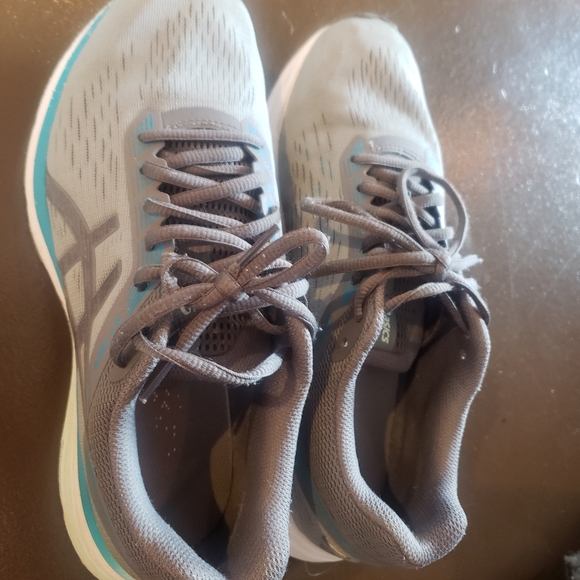 Shoes - Picture 3 of 3